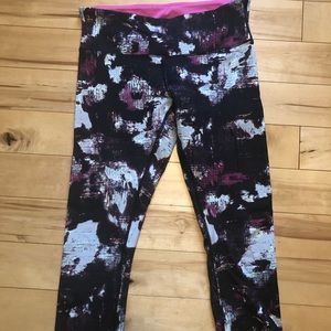 Lululemon Wunder Under Crops rare!